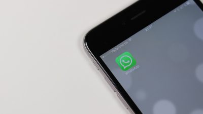 Coba 6 Rekomendasi Aplikasi Bikin Stiker WA Biar Makin Seru!