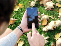 Ini Dia 4 Penyebab Layar HP Oppo Terangkat, Yuk Disimak Sebelum Terlambat!