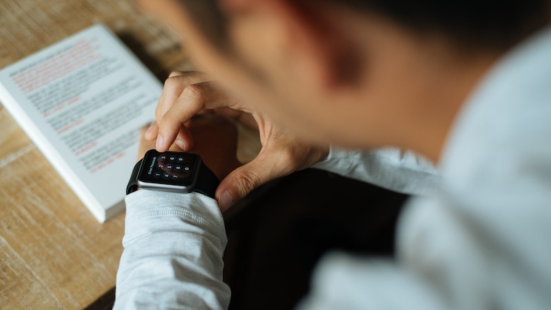 Cara Memasang Sim Card Smart Watch yang Mudah dan Benar Cara Memasang Sim Card Smart Watch yang Mudah dan Benar