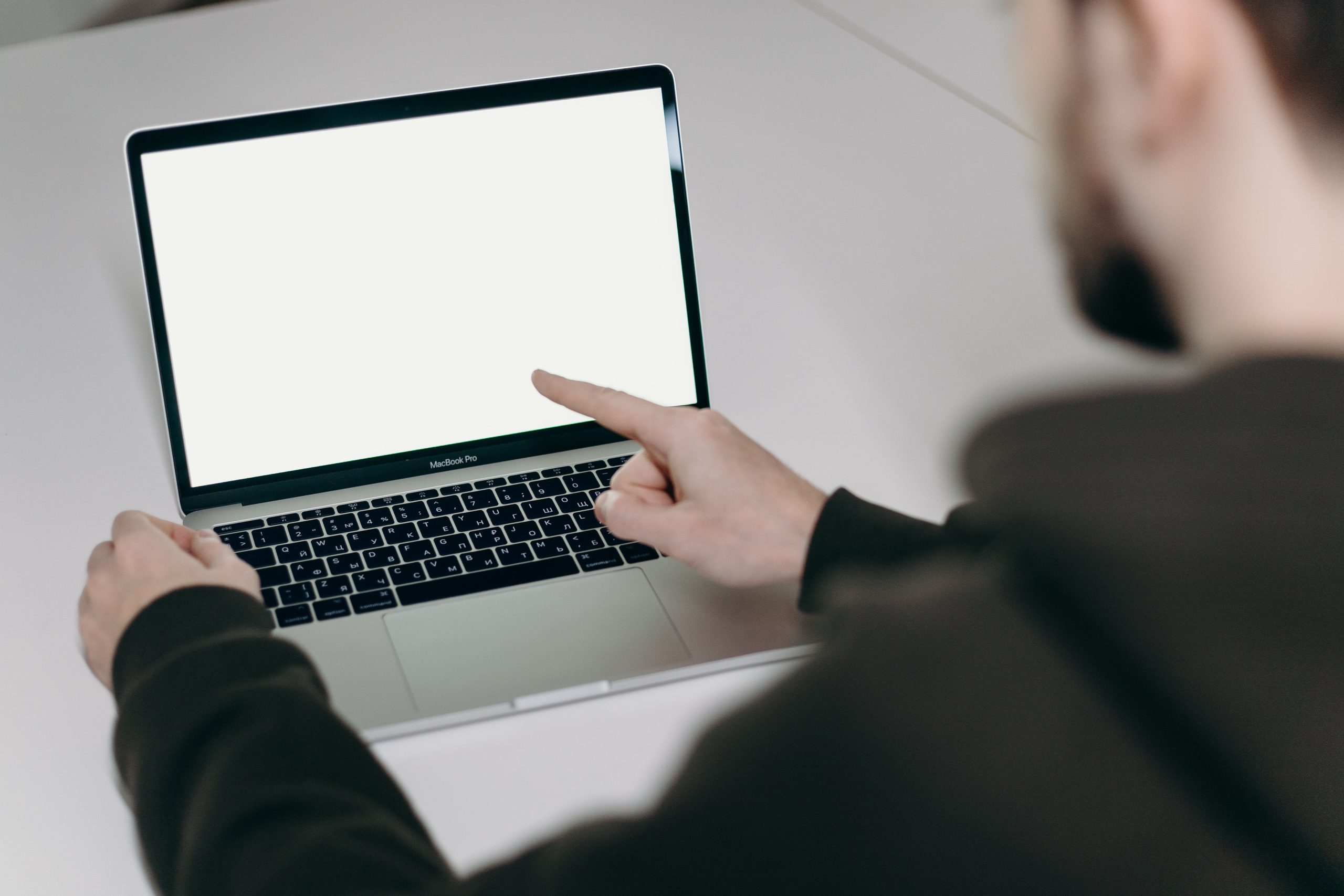 Cara Menyambungkan Laptop dengan Proyektor, Dijamin Mudah! Cara Menyambungkan Laptop dengan Proyektor, Dijamin Mudah!