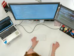 5 Aplikasi Coding PC yang Wajib Diketahui oleh Programmer Pemula!