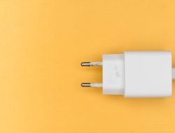 Jenis Charger Handphone yang Ada Saat Ini