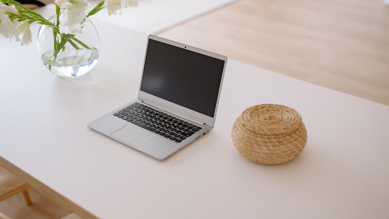Cari Tahu Penyebab dan Cara Atasi Layar Laptop Tidak Menyala Meski Mesin Menyala