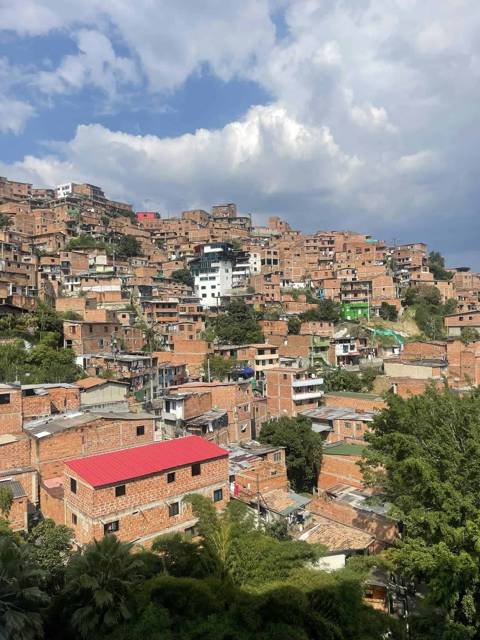 Review & Sinopsis Film Medellin (2023) Review & Sinopsis Film Medellin (2023)