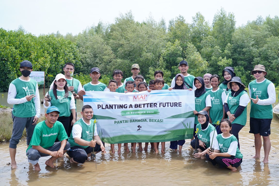 PT Mitra Adiperkasa dan PT MAP Aktif Adiperkasa Kolaborasi dengan LindungiHutan Tanam 1.500 Pohon Mangrove di Pantai Bahagia Bekasi PT Mitra Adiperkasa dan PT MAP Aktif Adiperkasa Kolaborasi dengan LindungiHutan Tanam 1.500 Pohon Mangrove di Pantai Bahagia Bekasi
