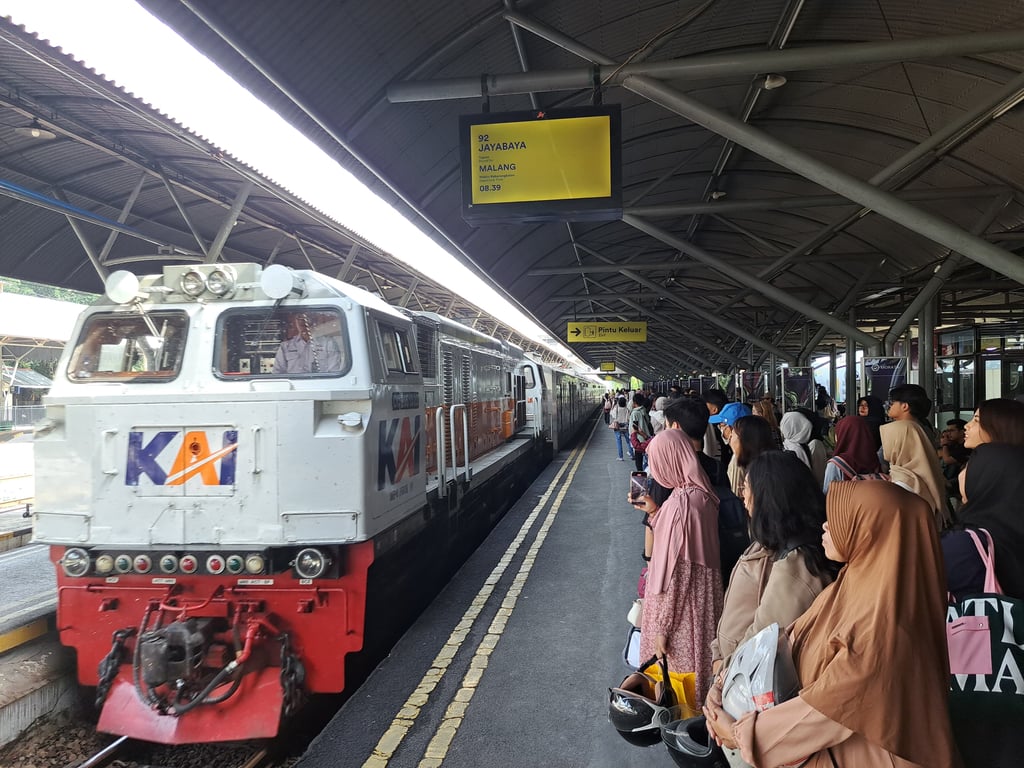 Libur Panjang Rayakan Jumat Agung dan Paskah, KAI Daop 8 Surabaya Luncurkan Kereta Tambahan Libur Panjang Rayakan Jumat Agung dan Paskah, KAI Daop 8 Surabaya Luncurkan Kereta Tambahan