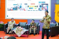 CEO Discusses FIA UI: KAI President Director Didiek Hartantyo Shares Strategies for Sustainable Public Service Innovation