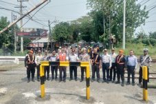 Tingkatkan Keselamatan di Perlintasan: Kendaraan Roda Empat Dilarang Melintas di Jl. Pahlawan, Lamongan