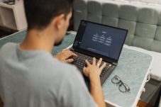 Untuk Marketer: Cara Menulis Prompt AI yang Optimal untuk Hasil Maksimal