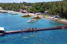 Viral! Mengapa Banyak Pantai Sekarang Memiliki Dermaga Apung? Inilah Alasannya!