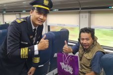 Menghormati Hari Kebangkitan Nasional, KAI Daop 6 Yogyakarta Berikan Apresiasi kepada Pelanggan Setia KA Taksaka Melalui Pembagian Merchandise Eksklusif