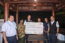 Mendukung Pertumbuhan UMKM di Yogyakarta, KAI Daop 6 Yogyakarta Menerima Penghargaan TJSL dalam Penganugerahan La Tofi UMKM Pariwisata dan Budaya 2025