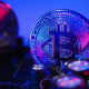 Apakah Kenaikan Harga Minyak Dapat Mendorong Bitcoin Mencapai 9K? Simak Analisisnya!