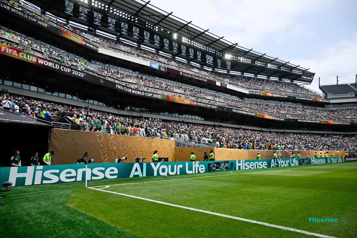 Hisense Tampilkan Kekuatan Teknologi AI Lewat Pesan “AI YOUR LIFE” di FIFA Club World Cup 2025™ Hisense Tampilkan Kekuatan Teknologi AI Lewat Pesan “AI YOUR LIFE” di FIFA Club World Cup 2025™