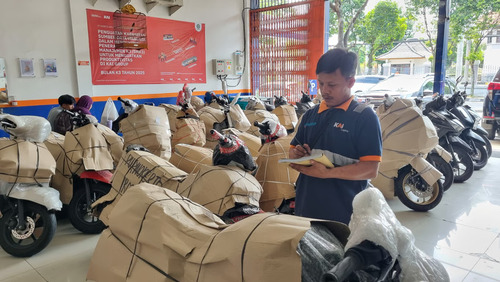 KAI Logistik Siapkan Strategi Hadapi Lonjakan Pengiriman Motor Selama Libur Panjang dan Tahun Ajaran Baru KAI Logistik Siapkan Strategi Hadapi Lonjakan Pengiriman Motor Selama Libur Panjang dan Tahun Ajaran Baru