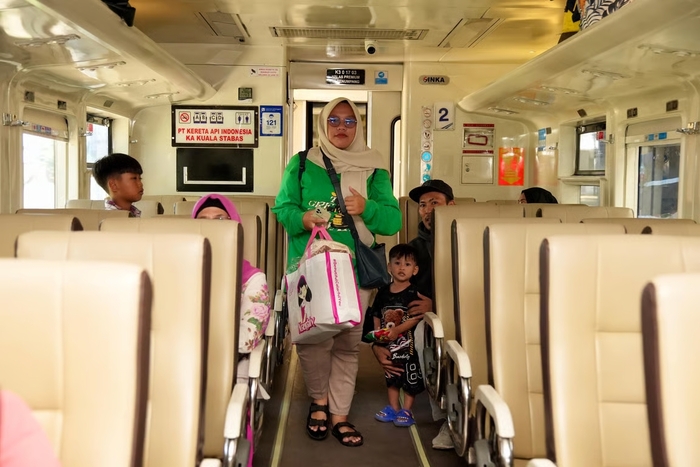 DPR Usul Gerbong Merokok, KAI Tanjungkarang Pastikan Aturan Tetap DPR Usul Gerbong Merokok, KAI Tanjungkarang Pastikan Aturan Tetap