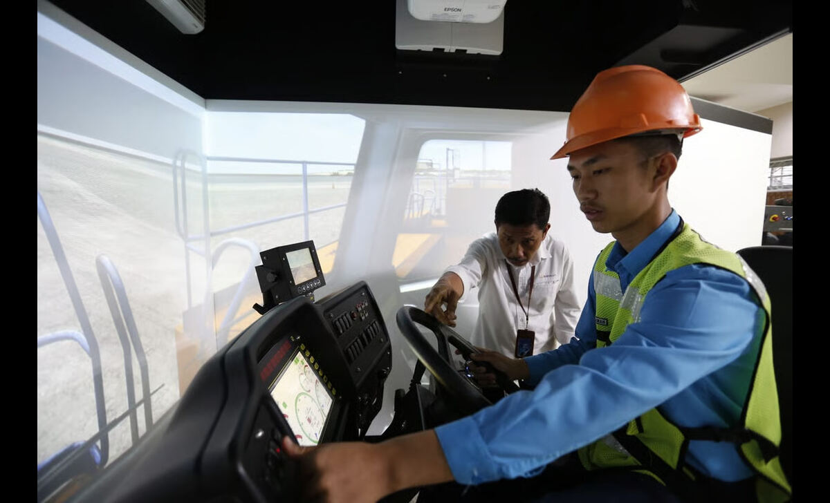 Pastikan Dampak Hilirisasi, MIND ID Perkuat SDM Daerah Lebih Unggul Pastikan Dampak Hilirisasi, MIND ID Perkuat SDM Daerah Lebih Unggul