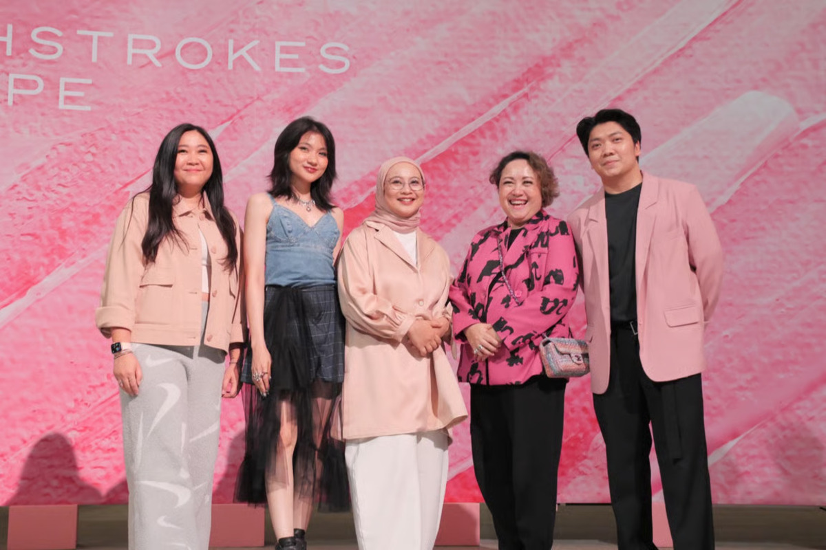 Brushstrokes of Hope: ASHTA bersama 13 Seniman Perempuan Dukung Gerakan Cegah Kanker Payudara Brushstrokes of Hope: ASHTA bersama 13 Seniman Perempuan Dukung Gerakan Cegah Kanker Payudara