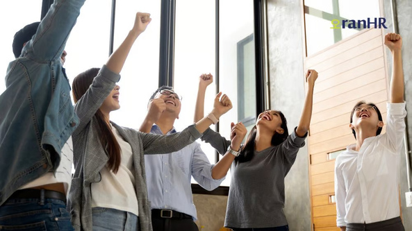 Payroll Tepat, Cepat, dan Terpercaya: Bersama OranHR Semua Jadi Mudah Payroll Tepat, Cepat, dan Terpercaya: Bersama OranHR Semua Jadi Mudah