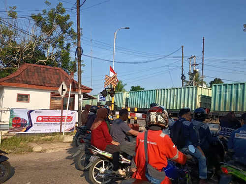 Tekan Angka Kecelakaan di Perlintasan Sebidang, KAI Divre III Palembang Gelar Sosialisasi Keselamatan Perkeretaapian Tekan Angka Kecelakaan di Perlintasan Sebidang, KAI Divre III Palembang Gelar Sosialisasi Keselamatan Perkeretaapian