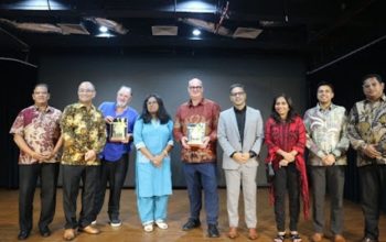 Kedutaan Besar India, IndCham, dan India Club Jakarta Hadirkan Diskusi Buku “Majapahit” & “The Golden Road” Kedutaan Besar India, IndCham, dan India Club Jakarta Hadirkan Diskusi Buku “Majapahit” & “The Golden Road”