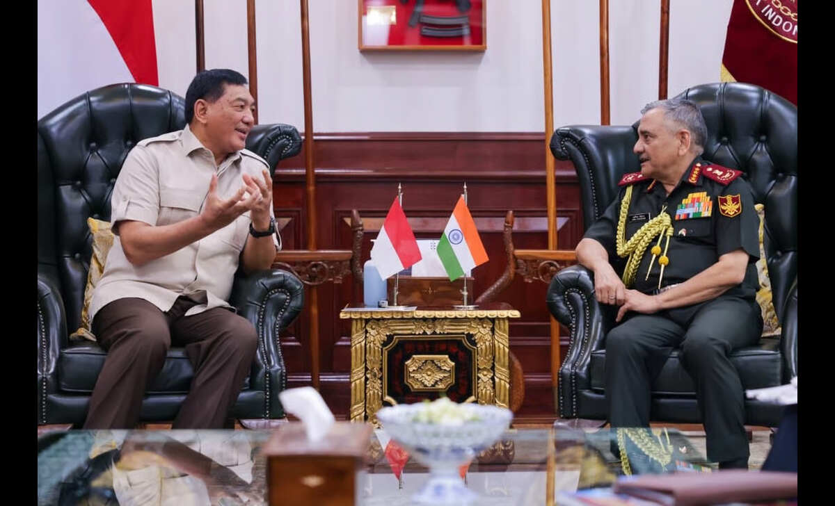 Kerja Sama Pertahanan India–Indonesia Menguat lewat Kunjungan Jenderal Anil Chauhan ke Menteri Sjafrie Kerja Sama Pertahanan India–Indonesia Menguat lewat Kunjungan Jenderal Anil Chauhan ke Menteri Sjafrie