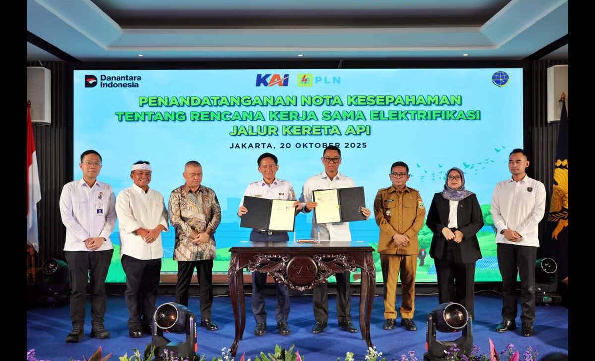 PLN dan KAI Tandatangani MoU Elektrifikasi Jalur Kereta, Dorong Transportasi Rendah Emisi PLN dan KAI Tandatangani MoU Elektrifikasi Jalur Kereta, Dorong Transportasi Rendah Emisi