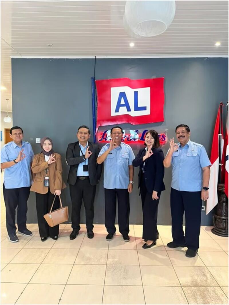 Perkuat Silaturahmi dan Kerja Sama Strategis : Admiral Line Rayakan HUT ke-59 Bersama BRI Branch Office Kemayoran Region 6/Jakarta 1. Perkuat Silaturahmi dan Kerja Sama Strategis : Admiral Line Rayakan HUT ke-59 Bersama BRI Branch Office Kemayoran Region 6/Jakarta 1.