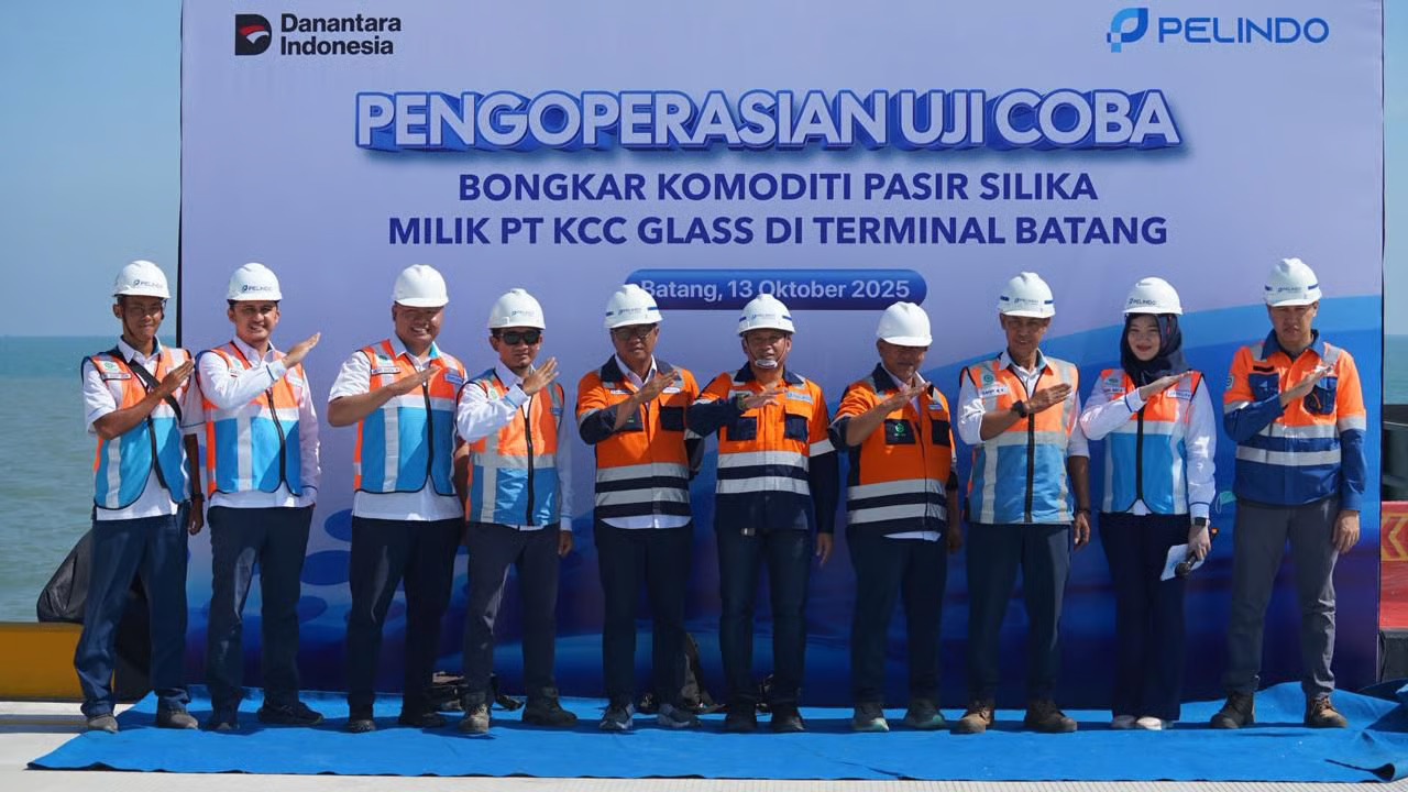 Sukses Lakukan Bongkar Perdana, Pelindo Siap Gerakkan Industri melalui Terminal Batang Sukses Lakukan Bongkar Perdana, Pelindo Siap Gerakkan Industri melalui Terminal Batang