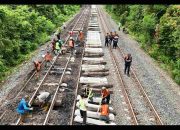 KAI Divre III Palembang Tingkatkan Keselamatan dengan Ganti Rel 54 ke 60 di Ujan Mas Penanggiran KAI Divre III Palembang Tingkatkan Keselamatan dengan Ganti Rel 54 ke 60 di Ujan Mas Penanggiran