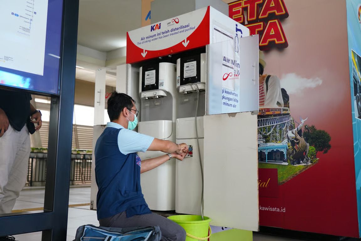 Water Station di 18 Stasiun LRT Jabodebek Dirawat Secara Berkala untuk Jaga Kualitas Tetap Aman Dikonsumsi bagi Pengguna Water Station di 18 Stasiun LRT Jabodebek Dirawat Secara Berkala untuk Jaga Kualitas Tetap Aman Dikonsumsi bagi Pengguna