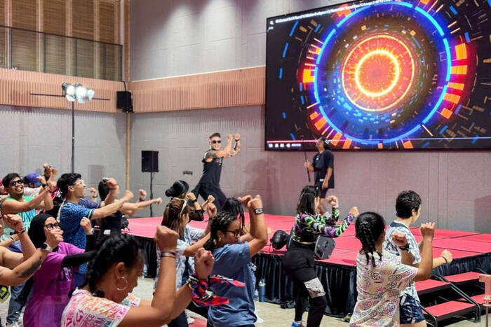Ratusan Peserta Ramaikan Zumba Party di Marianna Resort dan Convention Tuktuk Samosir Ratusan Peserta Ramaikan Zumba Party di Marianna Resort dan Convention Tuktuk Samosir