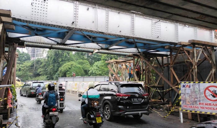 KAI Daop 1 Jakarta Lakukan Penutupan Jalan Sementara untuk Penggantian Jembatan di Area Bintaro KAI Daop 1 Jakarta Lakukan Penutupan Jalan Sementara untuk Penggantian Jembatan di Area Bintaro