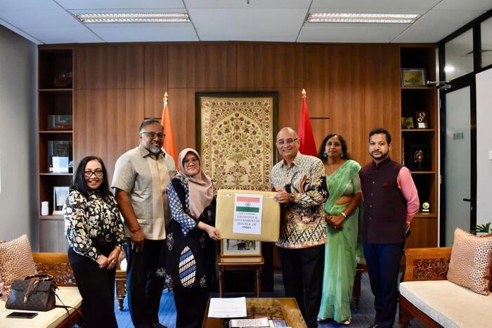 India Perkuat Solidaritas Kemanusiaan dengan Indonesia Melalui Bantuan Kapsul Prussian Blue India Perkuat Solidaritas Kemanusiaan dengan Indonesia Melalui Bantuan Kapsul Prussian Blue