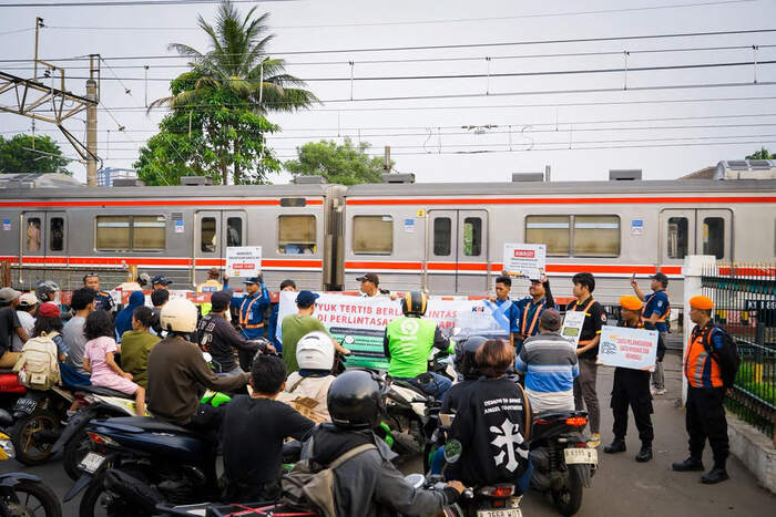 KAI Daop 1 Jakarta Terus Gencarkan Sosialisasi Keselamatan di Perlintasan Sebidang