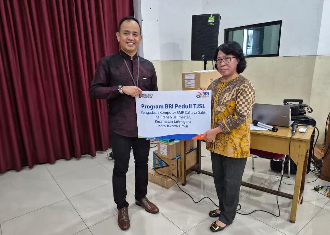 BRI Otista Region 6/Jakarta 1 Salurkan CSR berupa Komputer untuk SMP Cahaya Sakti BRI Otista Region 6/Jakarta 1 Salurkan CSR berupa Komputer untuk SMP Cahaya Sakti