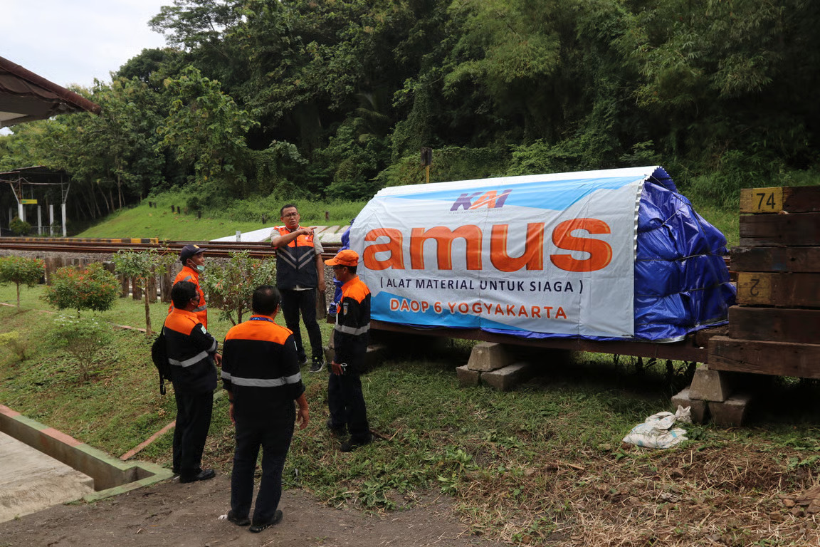 Jelang Nataru, KAI Siagakan 735 Petugas Ekstra dan Material Siaga untuk Amankan Perjalanan Kereta Api Jelang Nataru, KAI Siagakan 735 Petugas Ekstra dan Material Siaga untuk Amankan Perjalanan Kereta Api