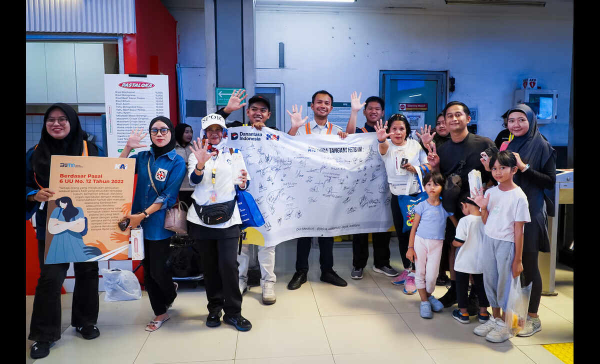 KAI Daop 1 Jakarta Gandeng Railfans Sosialisasikan Anti Pelecehan Seksual di Stasiun Sudirman KAI Daop 1 Jakarta Gandeng Railfans Sosialisasikan Anti Pelecehan Seksual di Stasiun Sudirman