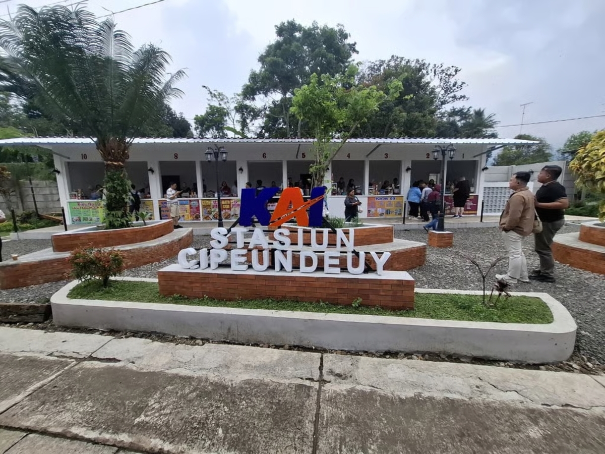 KAI Daop 2 Bandung Tertibkan Stasiun dengan Sediakan Area Kios Khusus di Cipendeuy KAI Daop 2 Bandung Tertibkan Stasiun dengan Sediakan Area Kios Khusus di Cipendeuy