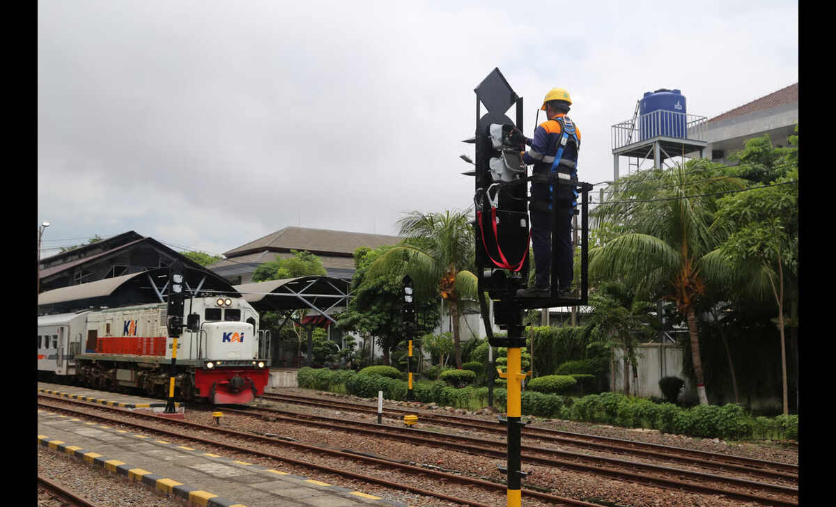 KAI Daop 8 Surabaya Pastikan Keandalan Sinyal dan Telekomunikasi Nataru 2025/2026 KAI Daop 8 Surabaya Pastikan Keandalan Sinyal dan Telekomunikasi Nataru 2025/2026