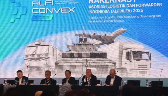 Beradaptasi dan Bertransformasi: Mendigitalisasi Rantai Pasok untuk Daya Saing Global