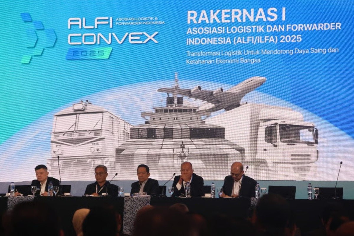 Beradaptasi dan Bertransformasi: Mendigitalisasi Rantai Pasok untuk Daya Saing Global Beradaptasi dan Bertransformasi: Mendigitalisasi Rantai Pasok untuk Daya Saing Global