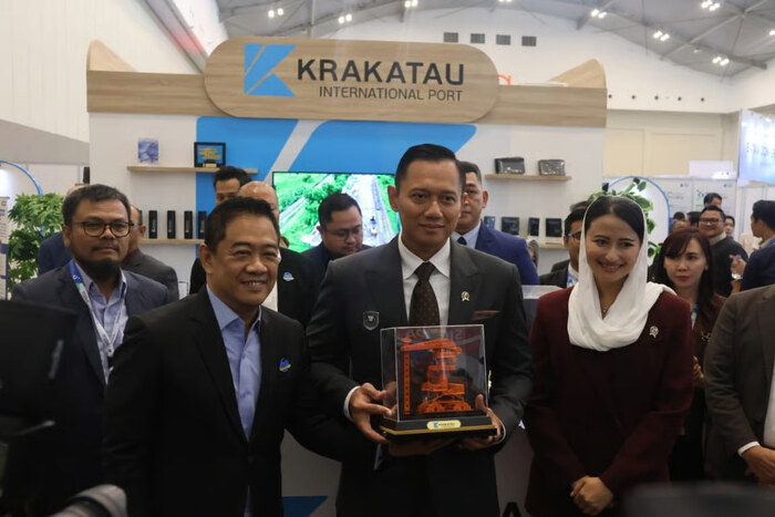 Menjawab Tantangan Operasional Logistik Indonesia Menjawab Tantangan Operasional Logistik Indonesia