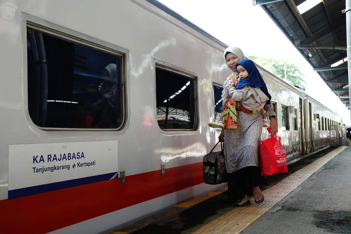 KA Rajabasa dan KA Kualastabas Tulang Punggung Angkutan Penumpang KAI Divre IV Tanjung Karang