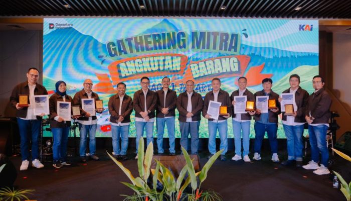 KAI Daop 1 Jakarta Berikan Penghargaan kepada Mitra Angkutan Barang sebagai Apresiasi atas Dukungan Layanan Logistik Nasional