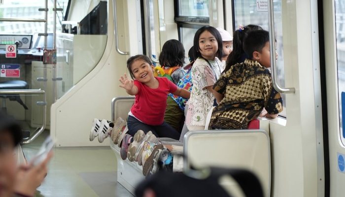 Gunakan LRT Jabodebek untuk Mobilitas Nyaman Selama Libur Nataru 2025/2026