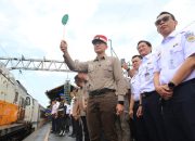 Menko AHY Tinjau Langsung Angkutan Natal dan Tahun Baru, Sapa Penumpang dan Lepas Keberangkatan KA Cakrabuana di Gambir Menko AHY Tinjau Langsung Angkutan Natal dan Tahun Baru, Sapa Penumpang dan Lepas Keberangkatan KA Cakrabuana di Gambir