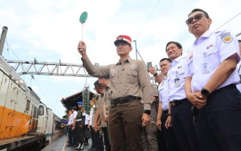 Menko AHY Tinjau Langsung Angkutan Natal dan Tahun Baru, Sapa Penumpang dan Lepas Keberangkatan KA Cakrabuana di Gambir Menko AHY Tinjau Langsung Angkutan Natal dan Tahun Baru, Sapa Penumpang dan Lepas Keberangkatan KA Cakrabuana di Gambir