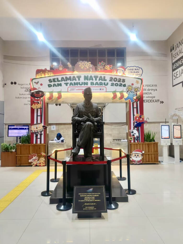 KAI Daop 7 Madiun Hadirkan Ornamen Tematik Natal dan Tahun Baru di Stasiun KAI Daop 7 Madiun Hadirkan Ornamen Tematik Natal dan Tahun Baru di Stasiun