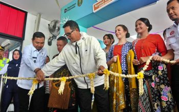Rayakan Hari Ibu dan Dukung UMKM dalam Angkutan Nataru 2025/2026, KAI Daop 7 Madiun Gelar Fashion Batik dan Bazar di Stasiun Madiun Rayakan Hari Ibu dan Dukung UMKM dalam Angkutan Nataru 2025/2026, KAI Daop 7 Madiun Gelar Fashion Batik dan Bazar di Stasiun Madiun